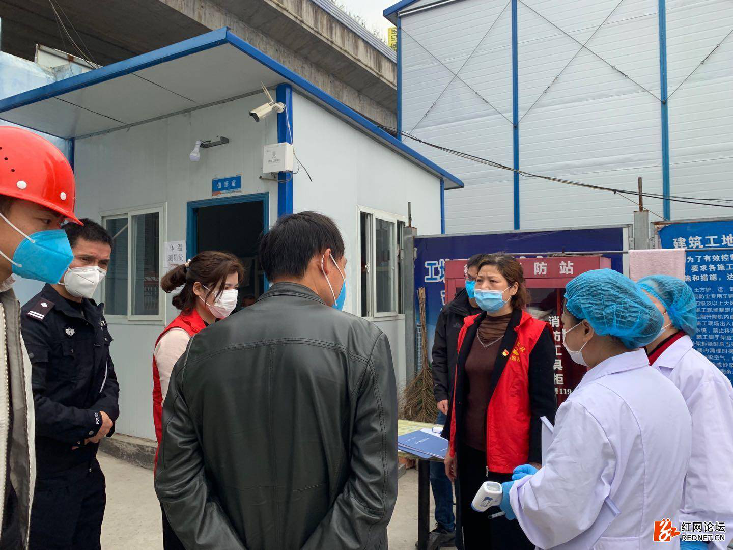 民警进工地指导流动人口登记_杭州流动人口居住登记(3)